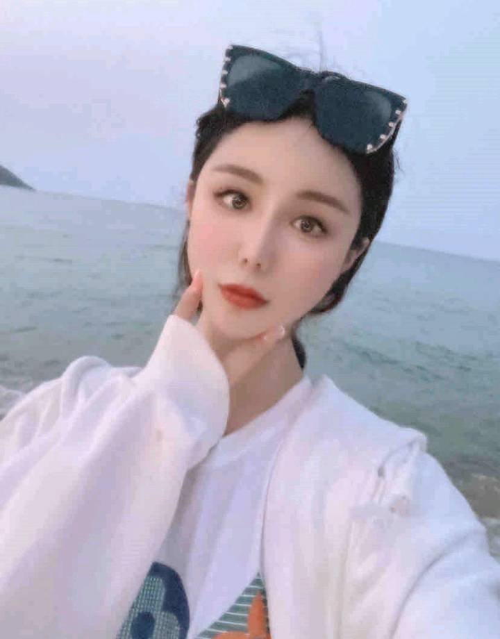 年轻漂亮的美眉做兼职